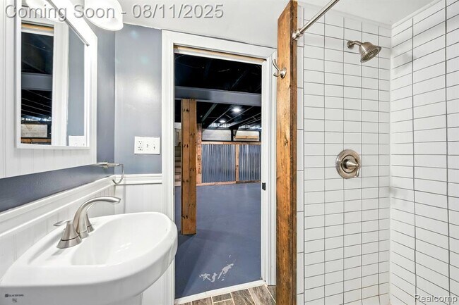 Building Photo - 5021 Lakeborn Dr