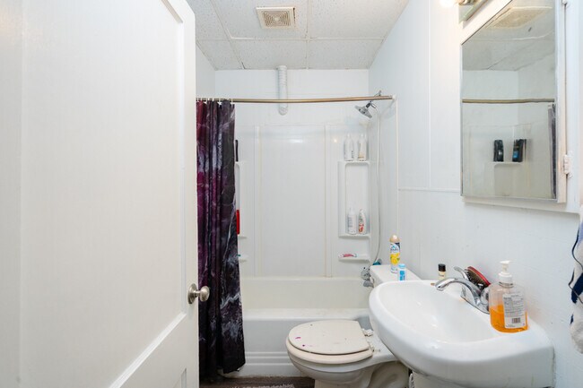 Building Photo - 1317 State St