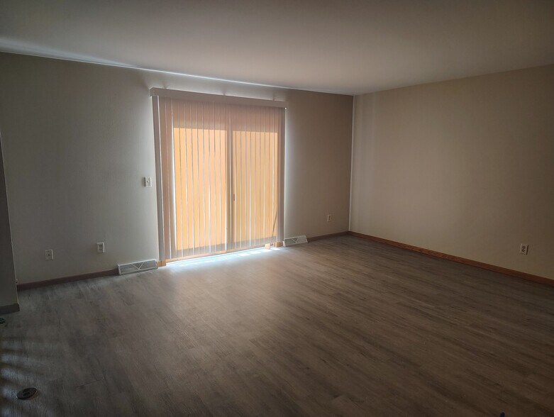 Building Photo - 700/701-701 Iroquois Ct