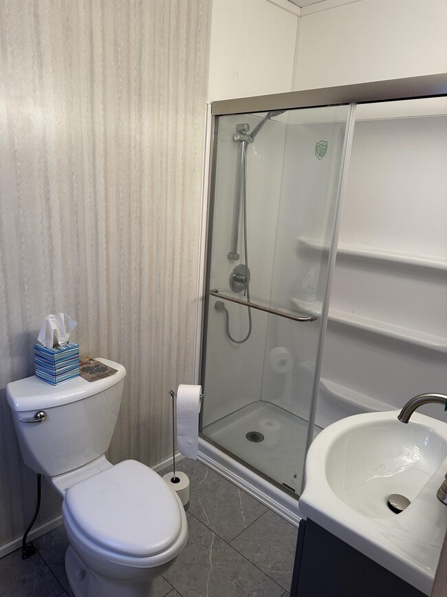 Building Photo - 715 Farnsworth St