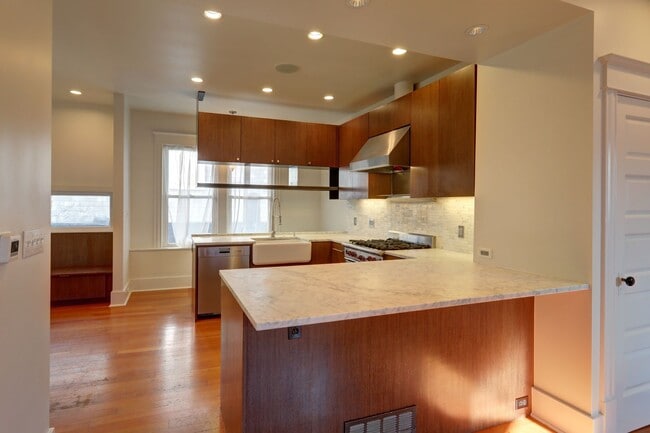 Building Photo - Charming 4 Bedrooms Madison Valley Bungalow Home