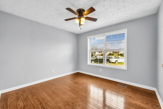 Building Photo - 912 Lyme Brook Ln