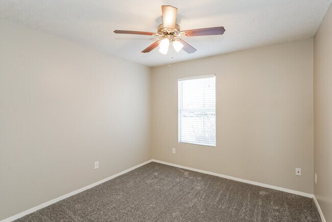 Building Photo - 2109 Carlton Ln