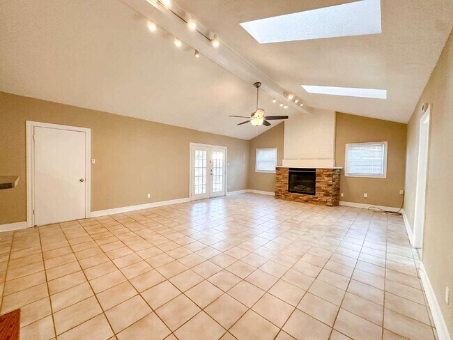 Building Photo - 2614 32nd St