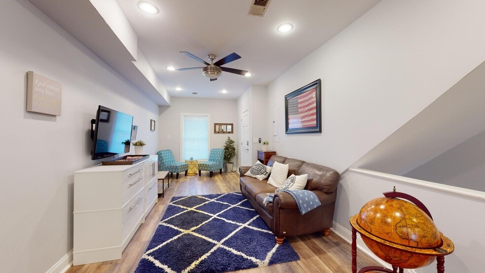 Family room - 1223 4th Street Northwest