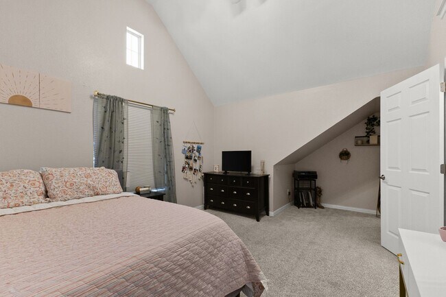 Building Photo - 3 Bed Available at Waterwood Townhome Complex!