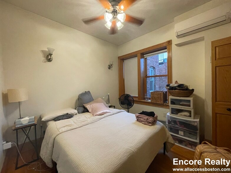 Building Photo - 66 Pinckney St