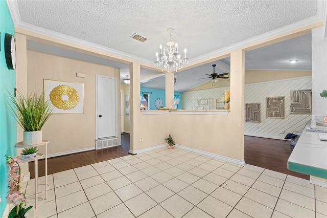 Building Photo - 6573 Ridglea Dr