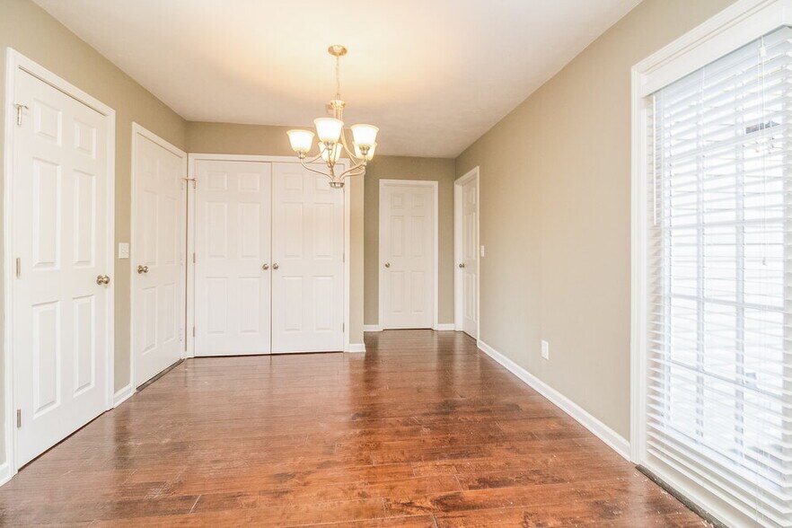 Building Photo - 636 Zellwood Dr