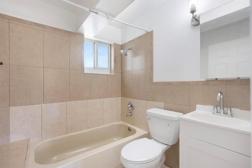 Building Photo - 585 NW 182nd Ter