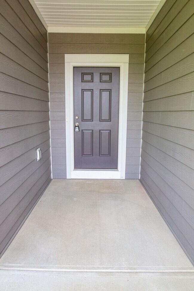 Building Photo - 2845 Beechwood Dr