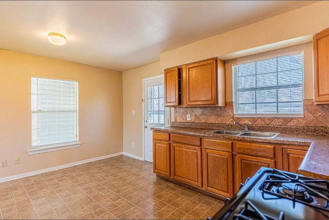 Building Photo - 215 Legion Dr W