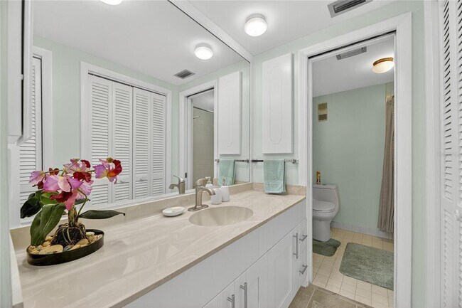 Building Photo - 7100 Sunshine Skyway Ln S