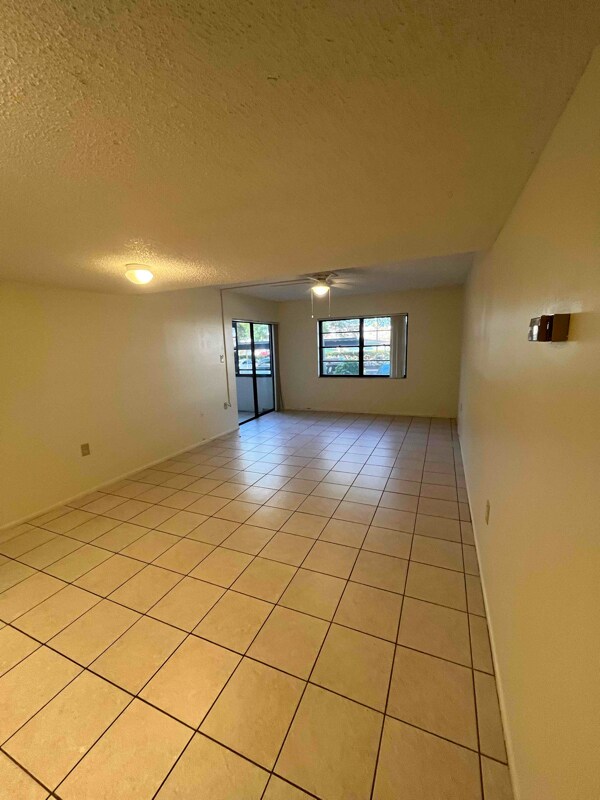Building Photo - 2587 Countryside Blvd