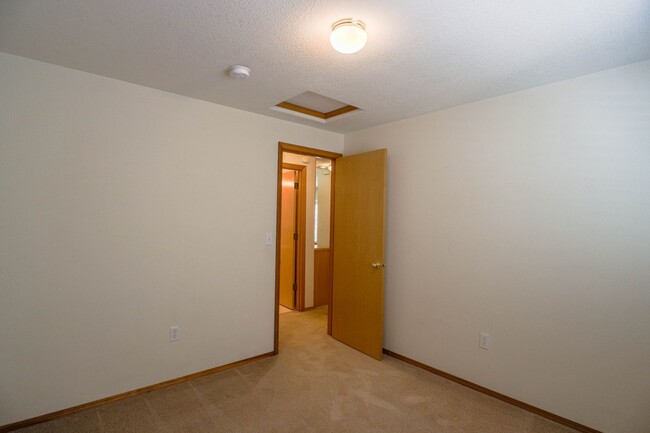 Building Photo - Welcome to the spacious one-level home in ...