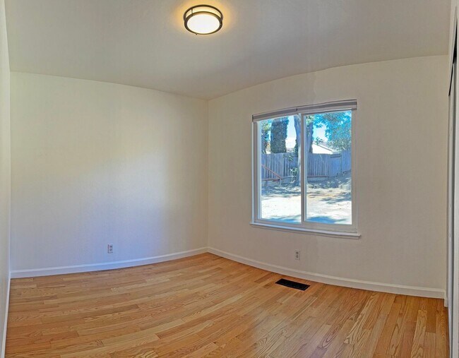 Building Photo - Gorgeous Large Milpitas Home located in a ...