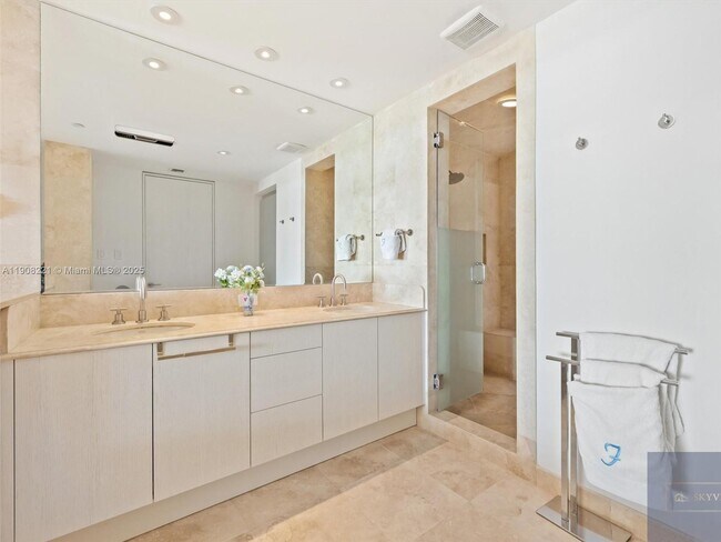 Building Photo - 5142 Fisher Island Dr