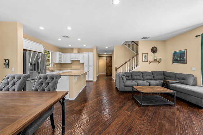 Building Photo - 1732 Wolf Canyon Loop