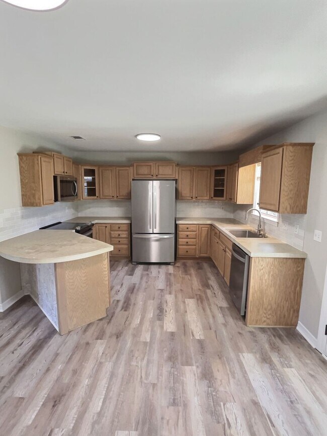 Building Photo - Updated home in Ocean Springs!