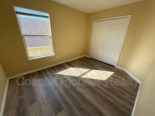 Building Photo - 5320 Lorilawn Dr