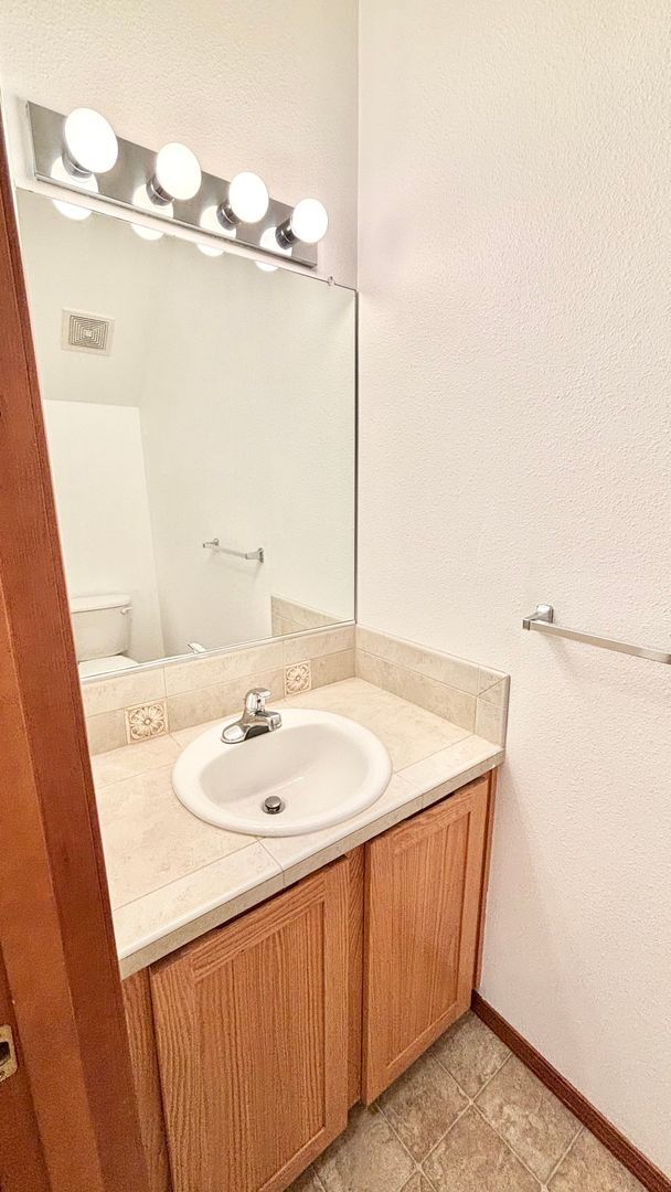 Building Photo - N0611