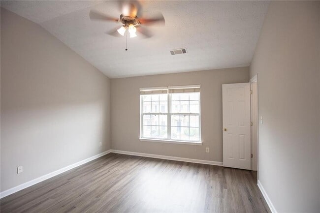 Building Photo - 649 Kenridge Dr