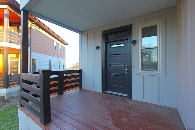Building Photo - Modern Style Home in Downtown Durham!