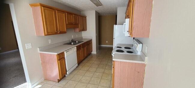 Building Photo - 30 Princeton Ct