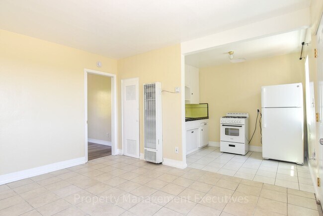 Building Photo - Nice 1 Bedroom, 1 Bath Apartment