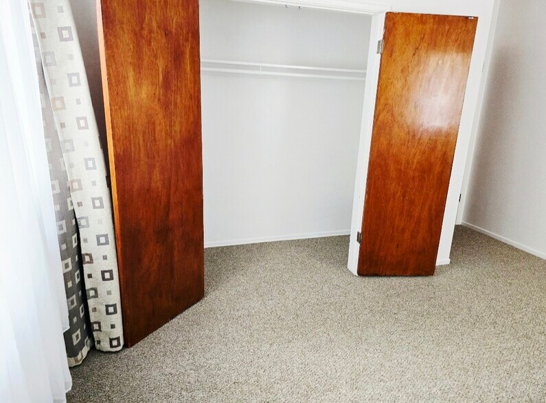 Bedroom two walk in closet - 1610 Preuss Rd