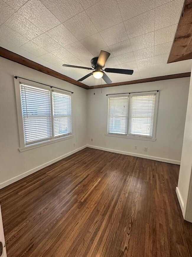 Building Photo - Updated - Wood Floors - 2/1