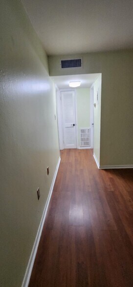 View of living room corridor to bathroom & bedroom - 501 NW 15th Ave
