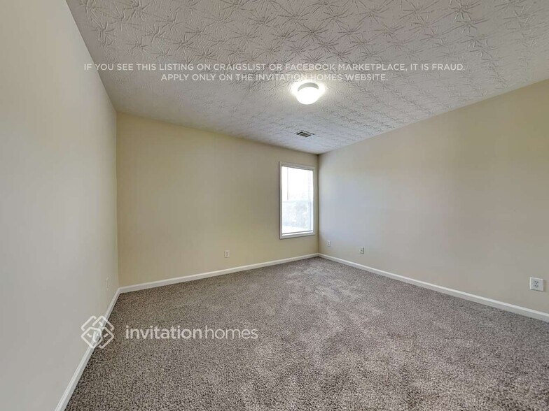 Building Photo - 401 Pondweed Dr