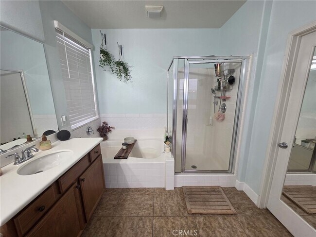 Building Photo - 15895 Green Acres Ct