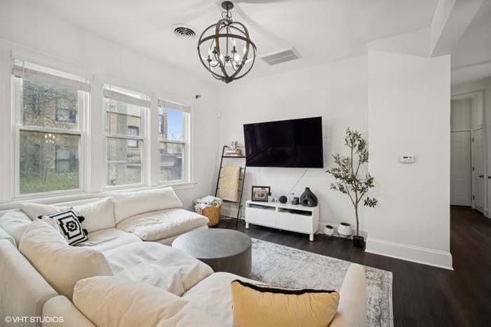 Living Room - 2512 W Lyndale St