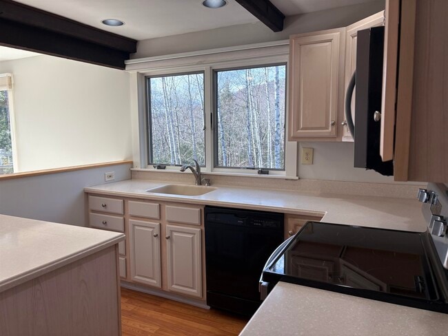 Building Photo - 290 Glen Ledge Rd