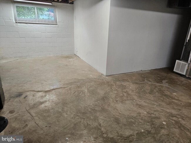 Building Photo - 5021 Swinton Dr