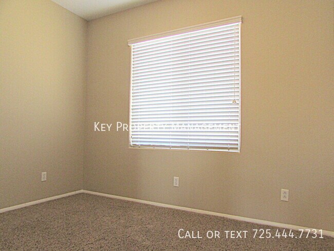 Building Photo - 692 Sumatra Pl