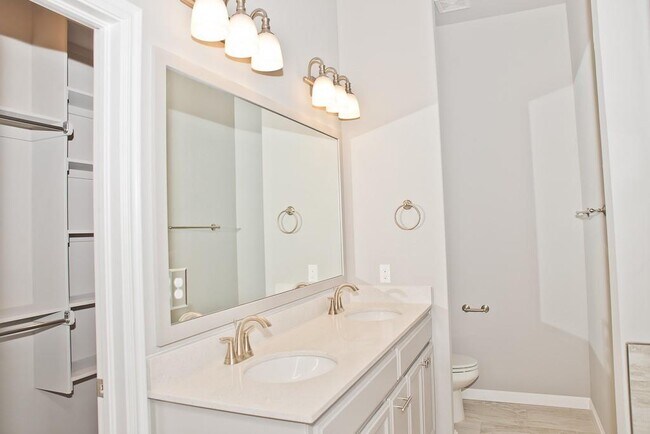 Building Photo - 1005 SW 140th St