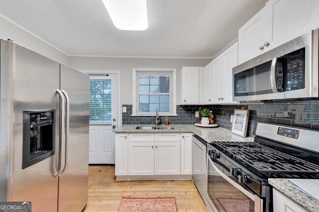 Building Photo - 192 Woods Dr NE