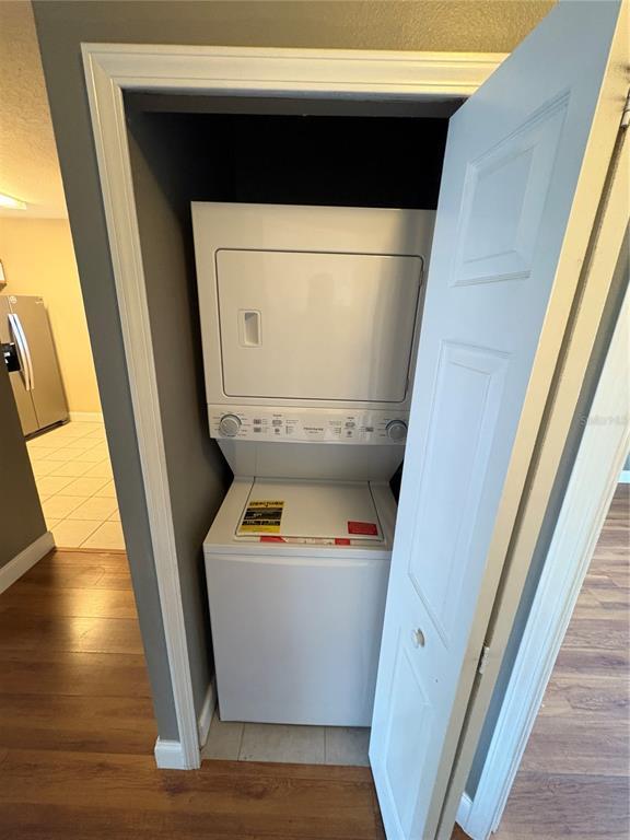 Building Photo - 6413 Hollydale Pl