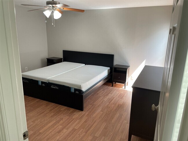 Building Photo - 16007 Mill Point Dr