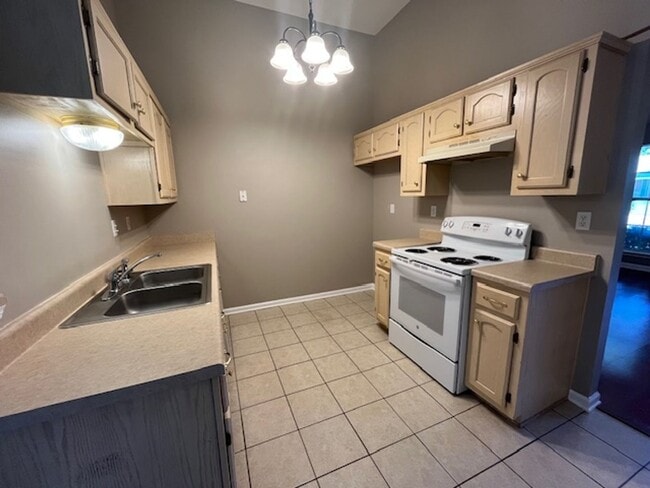 Building Photo - Renovated 2 Bedroom 2 Bath Home for Rent!