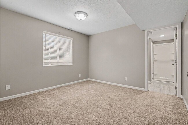Building Photo - Great location, Just off Dodge and 168th!