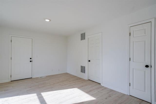 Building Photo - 1620 E Del Mar St