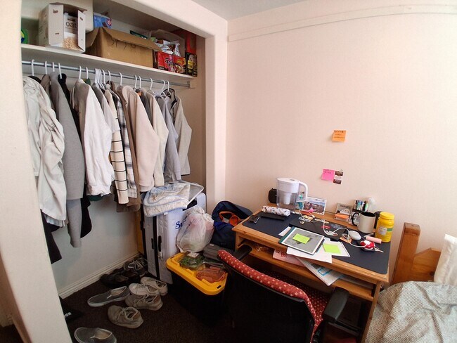 Building Photo - 652 E 700 N