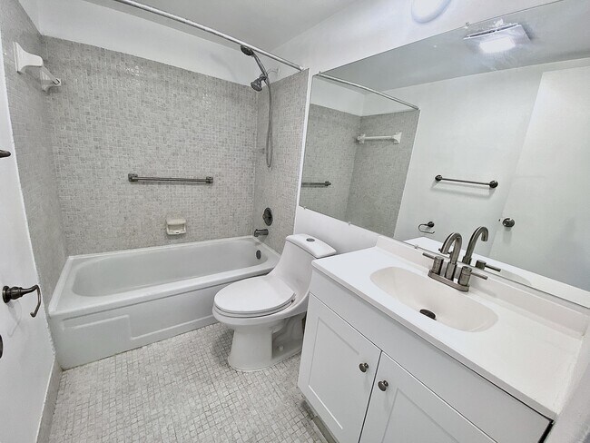 Building Photo - 98 Tilford Pl