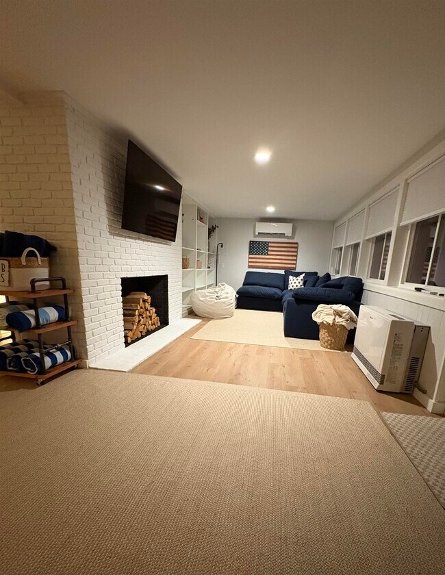 Building Photo - 121 Upper Bay Rd