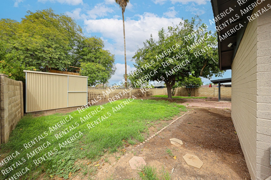 Building Photo - 10642 N 47th Dr