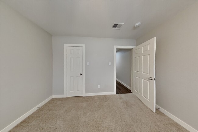 Building Photo - 16 W Bigelow Oak Ct